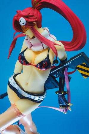 Yoko from the side/front