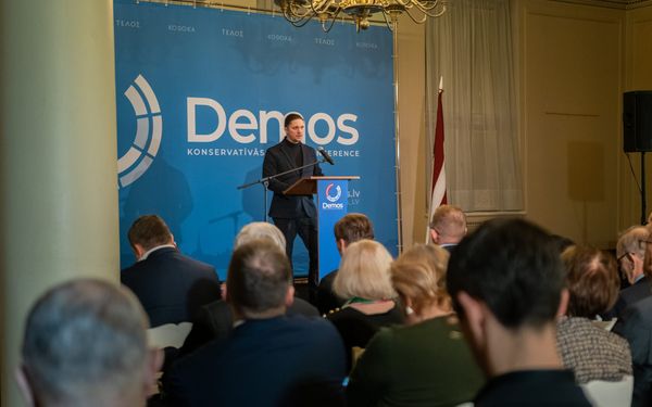 Mediji, masas un patiesība: objektivitātes ilūzija stāstu kaldināšanā