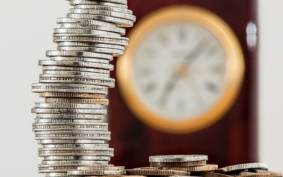 Placer de l'argent qui rapporte mensuellement : quel investissement choisir ?