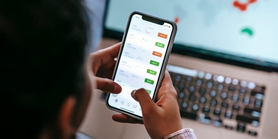 Analyse des offres de courtiers en ligne : évolution, enjeux & perspective