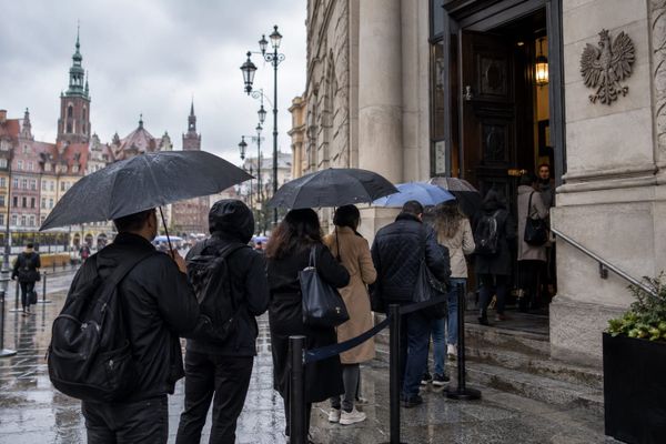 Cena editorial em Polônia sobre wrocław tem atendimento de residência em 22, 26 e 29 de setembro