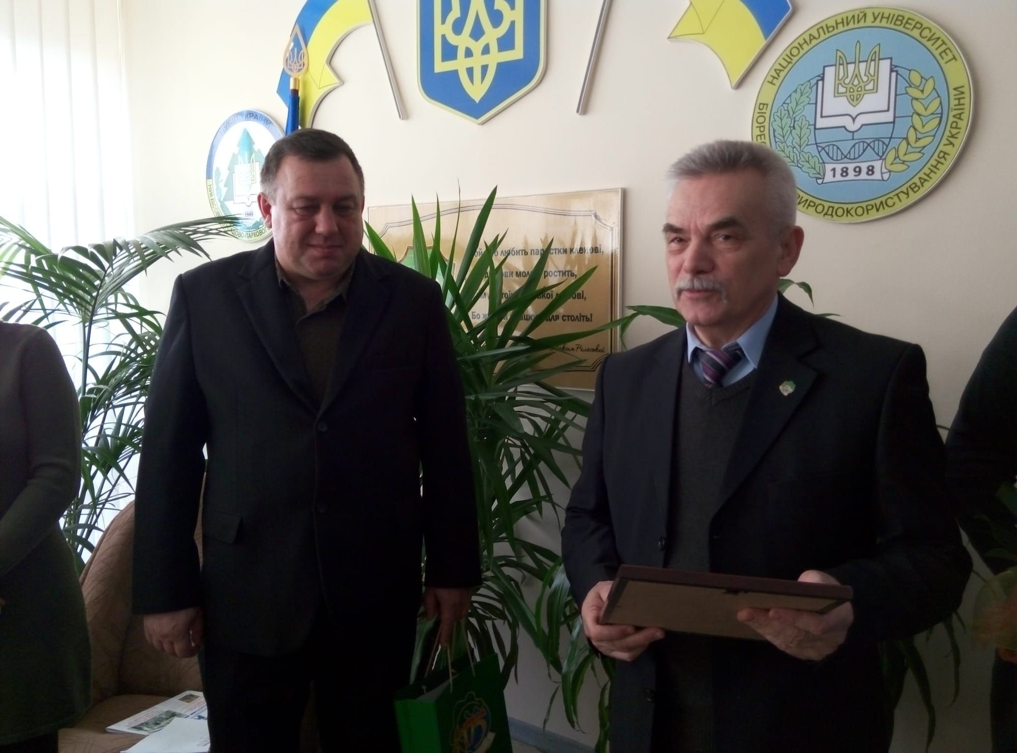 ПРИВІТАЛИ З 50 РІЧЧЯМ ПРОВІДНОГО ІНЖЕНЕРА З ЛІСОКОРИСТУВАННЯ ТА ЛІСОВІДНОВЛЕННЯ