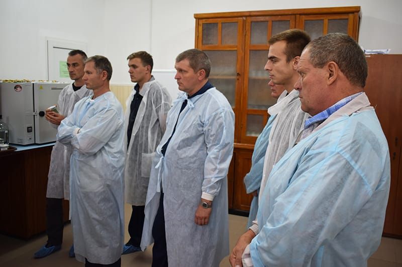 Помічники лісничих, які підвищують кваліфікацію в «Укрцентркадриліс» завітали до науково-дослідної лабораторії біотехнології рослин