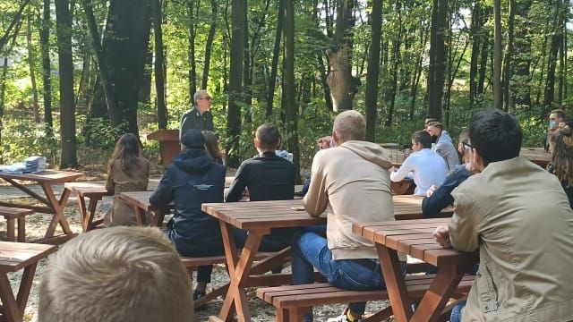 Студенти-першокурсники ННІ лісового і садово-паркового господарства отримали екзаменаційні книжки і студентські квитки!