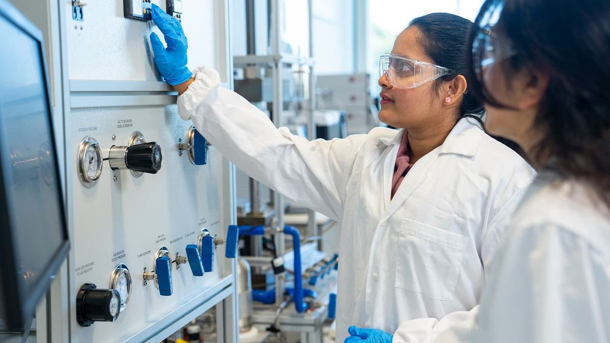 ECU achieves world-recognised Athena Swan Silver Award for commitment to gender equality diversity and inclusion