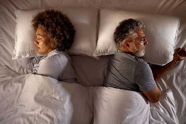 Please explain: Do women sleep differently to men?