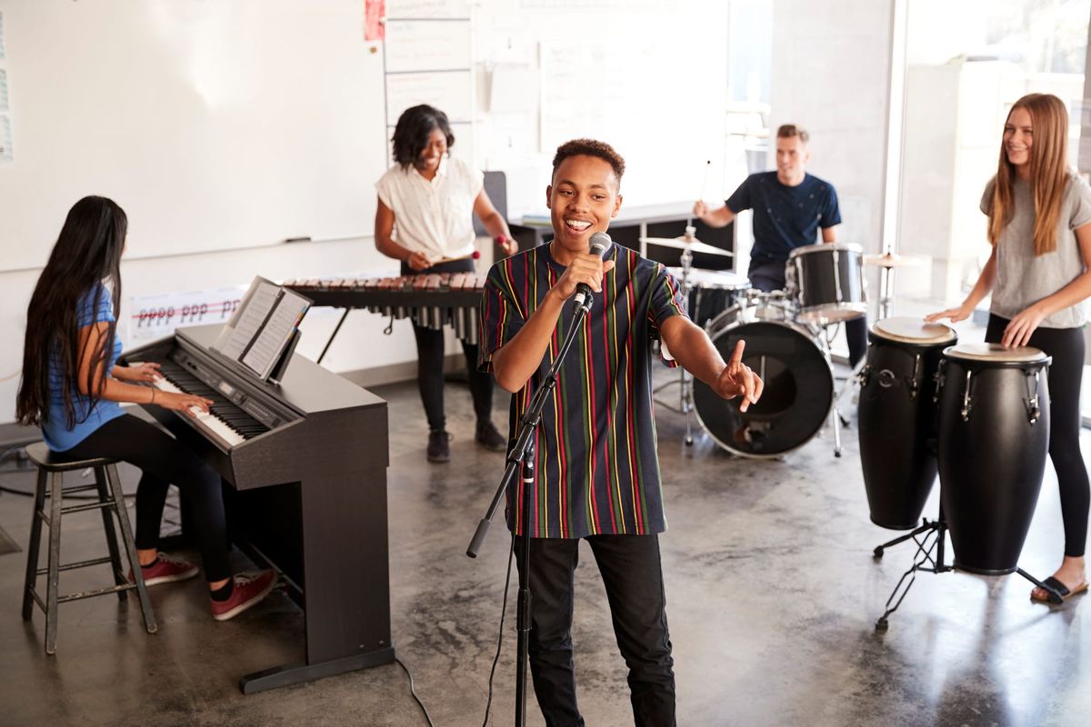 Musicians' brains stay one step ahead, study finds