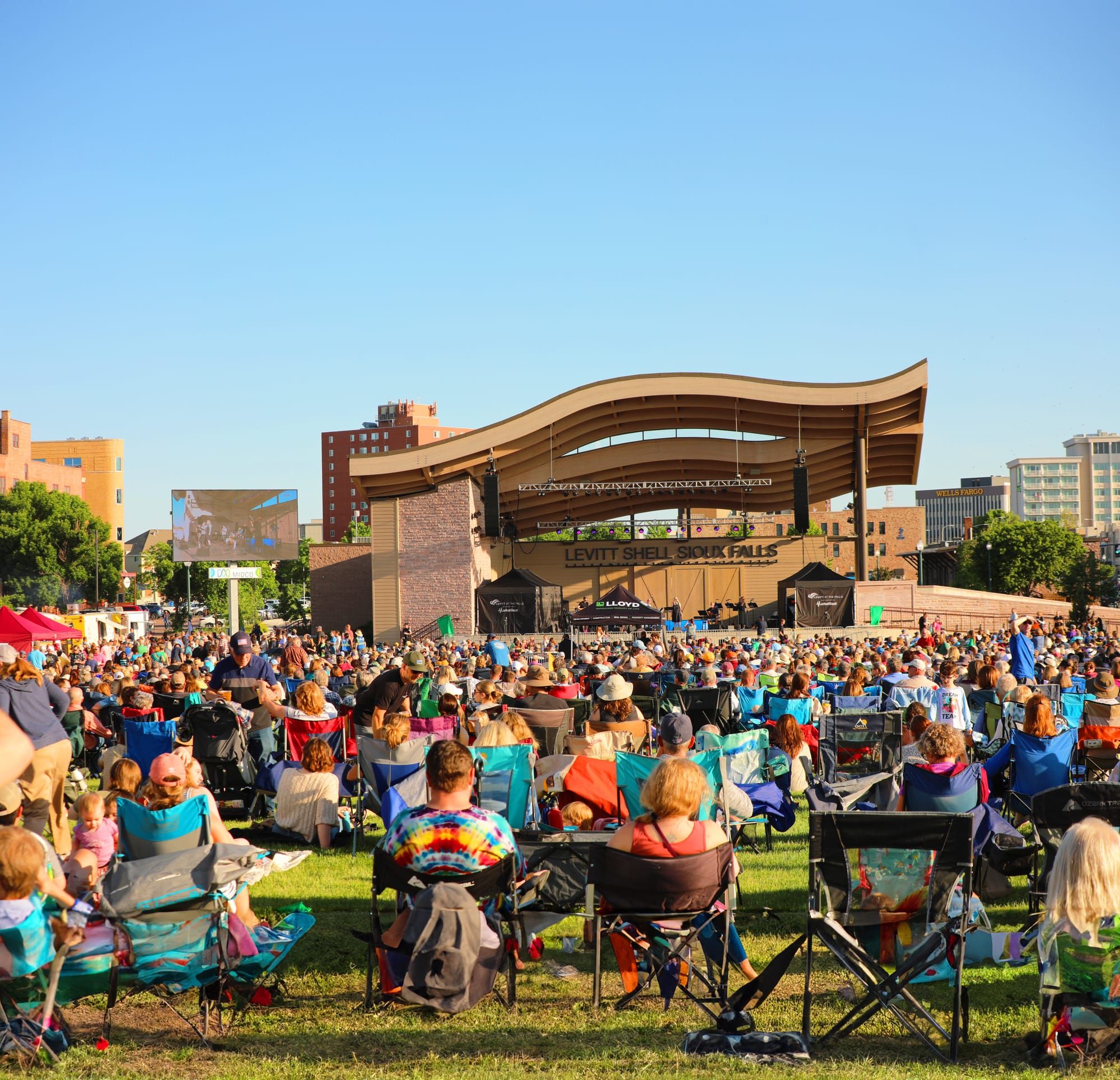 Simplified: Overworked teachers, a new calendar and 50 free concerts