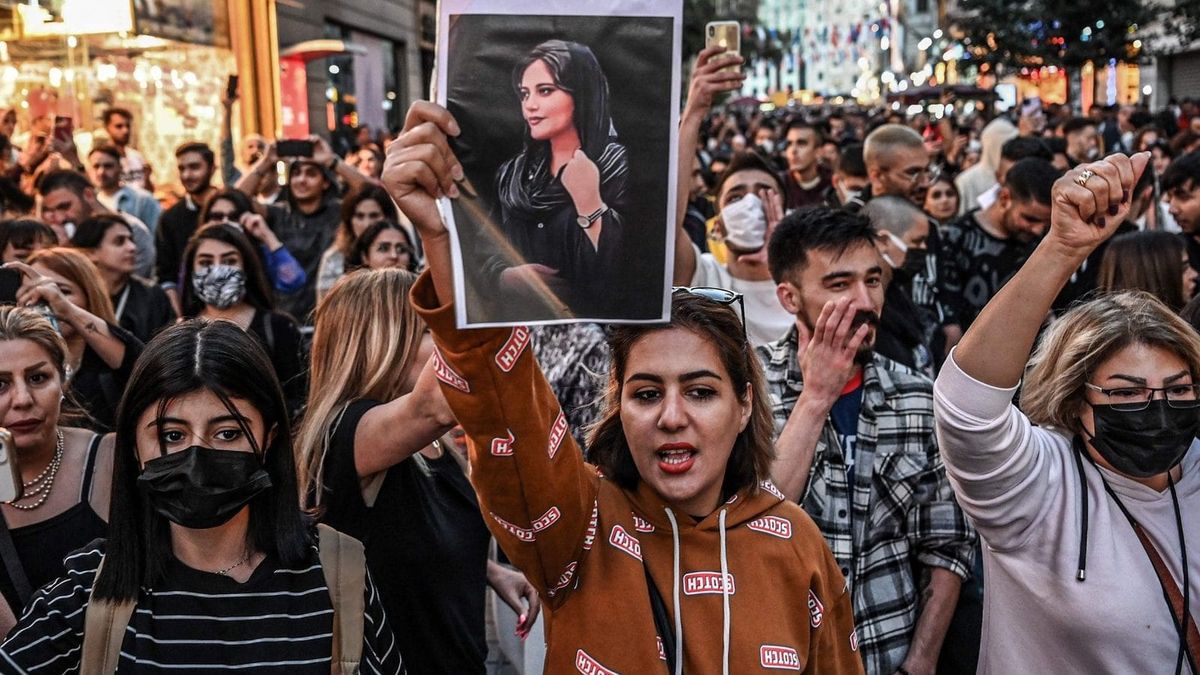 A surface deeper than the skin: iranian women amid a feminist revolution of their own