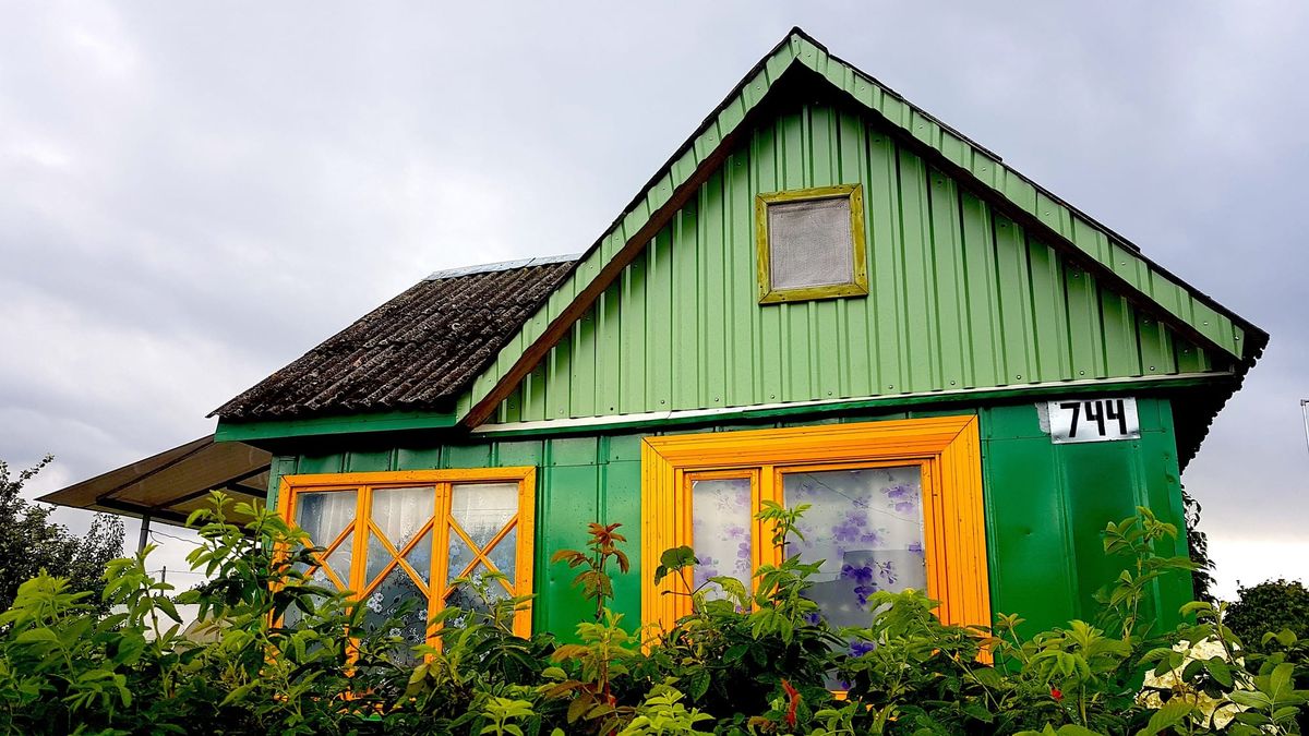 Dachas rooting at the european periphery
