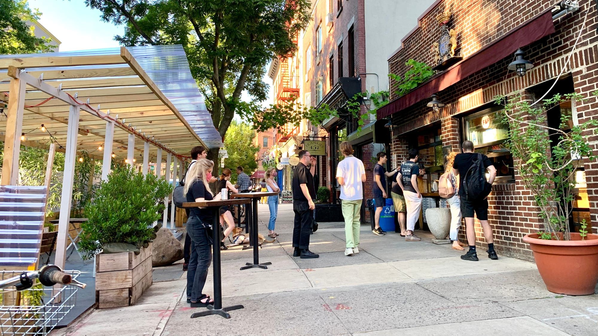 What New Yorkers Lost: Dining Sheds That Supported Vibrant Sidewalk Life