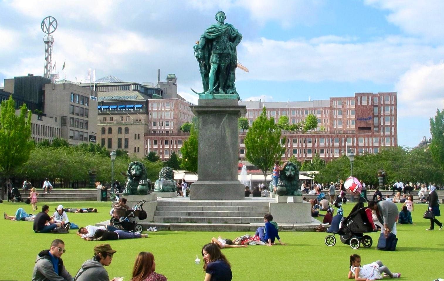 Stockholm's Kungsträdgården - A Great Park is a "Playground for Everyone"
