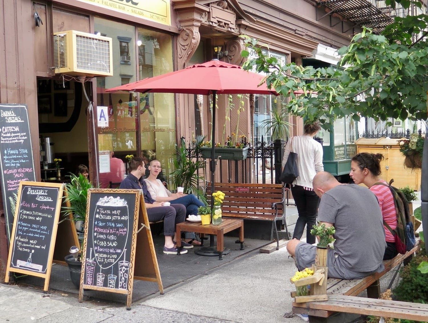 Reciprocal Gestures and Improvisation: How One Small Placemaking Act Can Precipitate Great Places