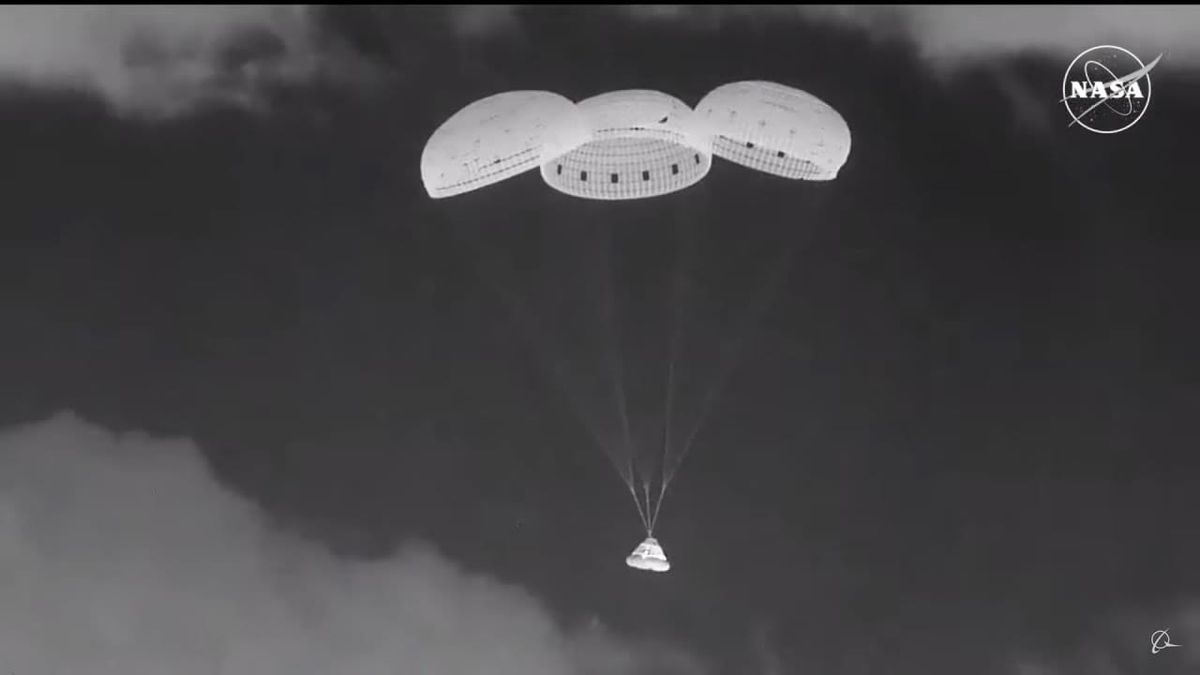 Boeing Starliner Lands Uncrewed in New Mexico Desert at 11:01 p.m.