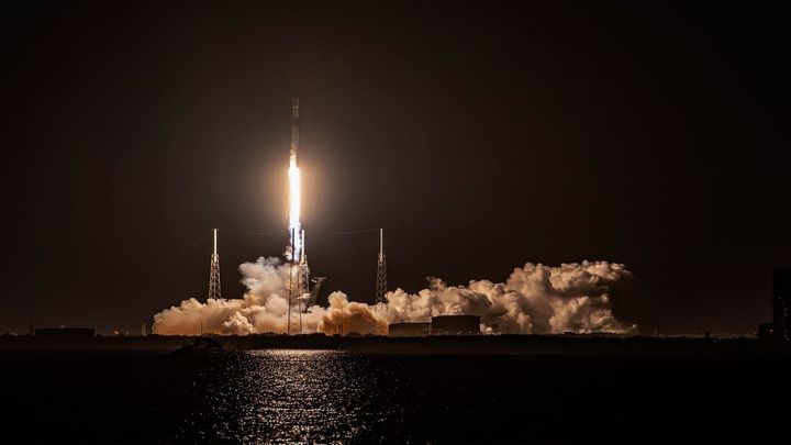 SpaceX lanza el octavo satélite de Intelsat en diez meses mientras se acelera la renovación de la flota Galaxy