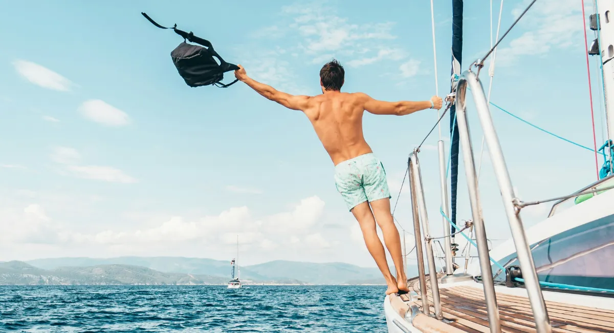 Homme sur un bateau