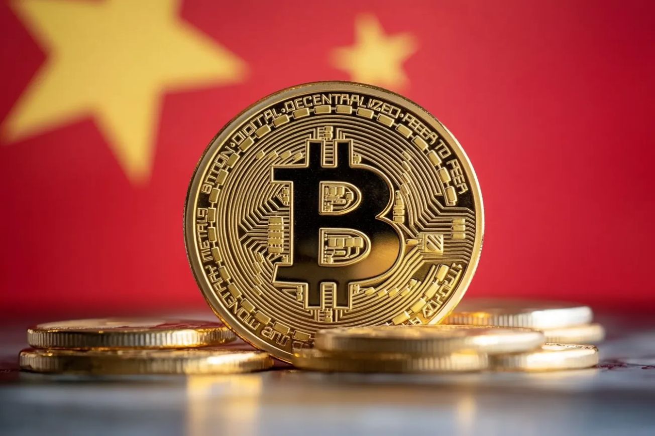 Former Chinese Finance Minister Urges Caution on Crypto Amid US Boom