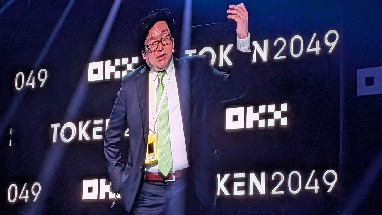 BitMine's Tom Lee Says Digital Asset Treasury "Bubble Has Burst" Despite $827M ETH Buying Spree