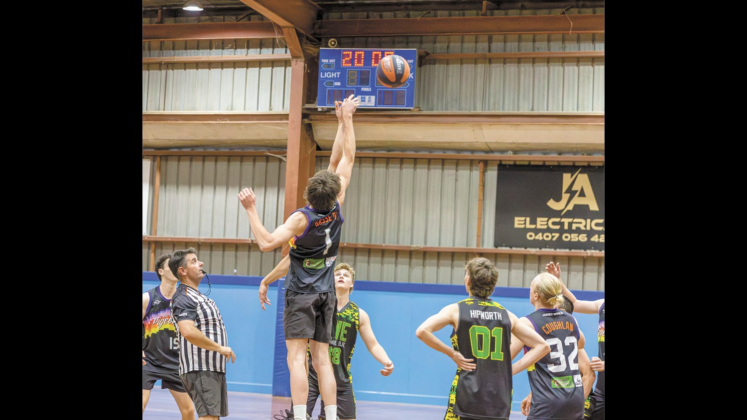 Barham bucks win by 25