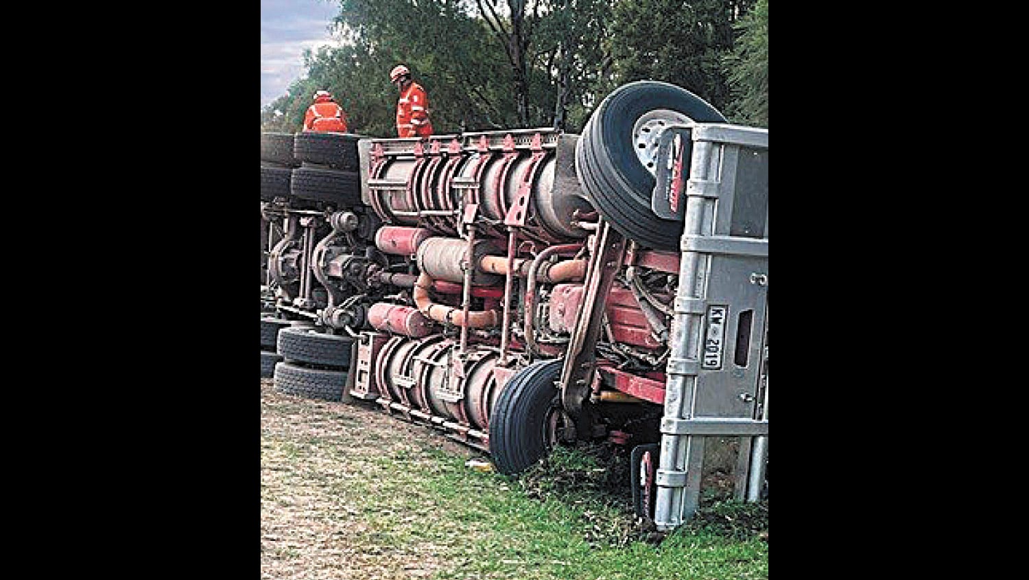 B-double roll-over near Kerang