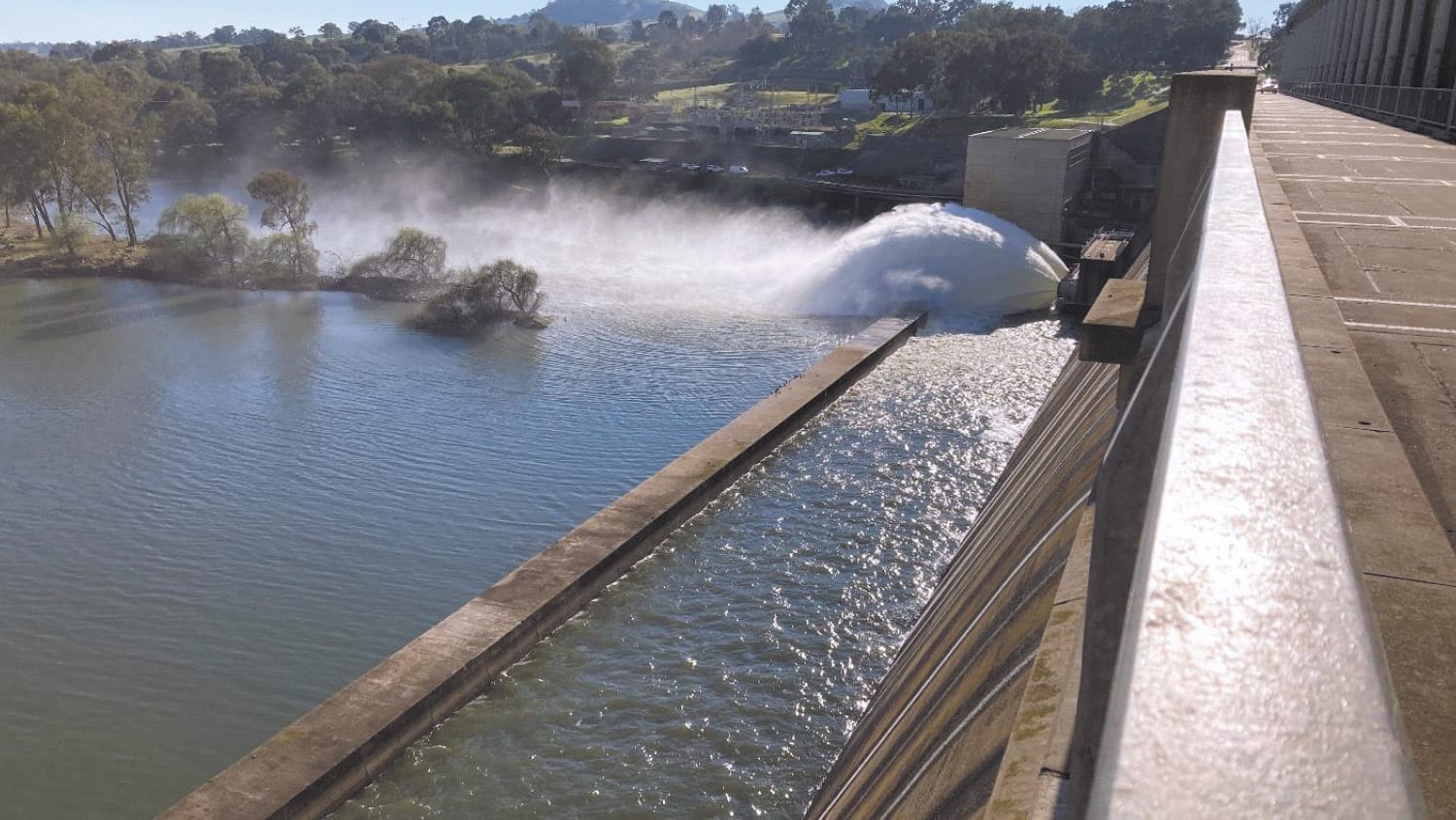 MDBA starts small releases from Hume Dam as storage reaches 90%
