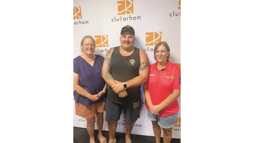 Barefoot bowls rolls back into town post image