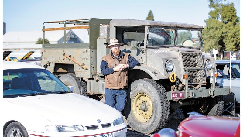 Cars and bikes delight at Kerang post image