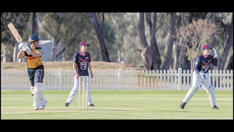 Junior Raiders lead by 1 post image