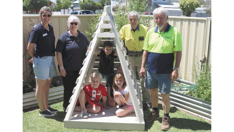 Preschool gifted new equipment from Men’s Shed post image
