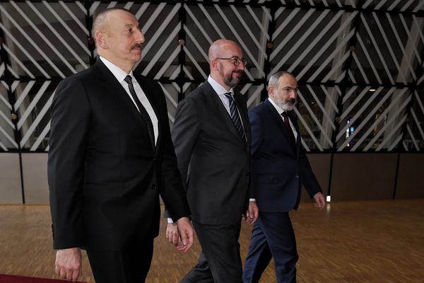 ბრიუსელი სომხეთ-აზერბაიჯანის შერიგებაში აქტიურობს