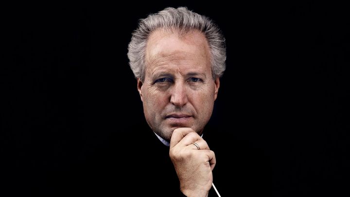 Honeck Conducts Mozart’s Requiem