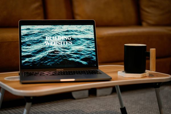 Landing page vs sito web: cosa scegliere per il tuo business