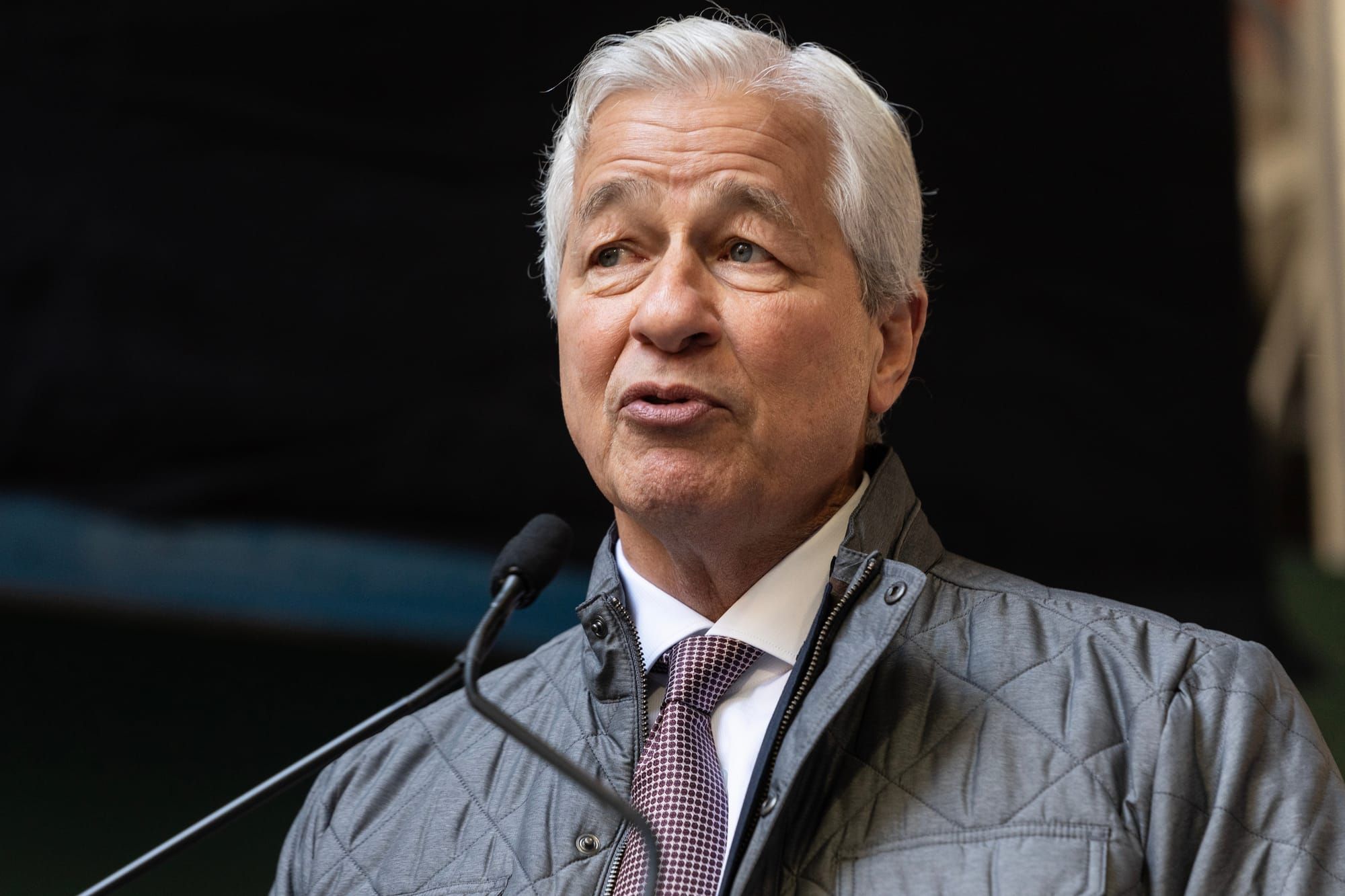 Jamie Dimon Warns Markets Underestimate Risks; Avoids Stocks and Treasurys