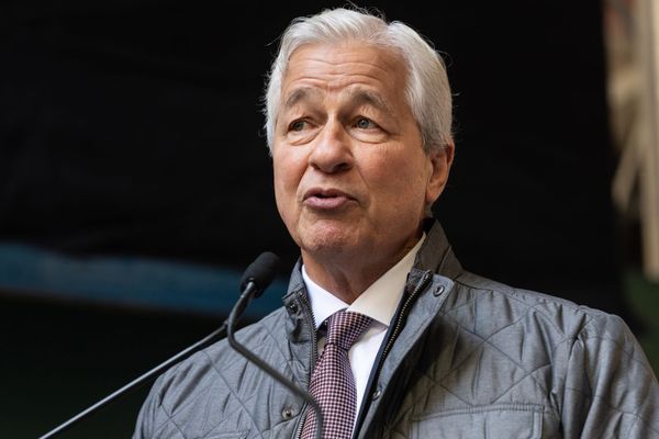 Jamie Dimon Warns Markets Underestimate Risks; Avoids Stocks and Treasurys
