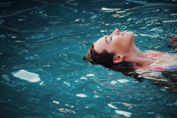 Diving Into Wellness: The Benefits of Swimming for the Latino Community