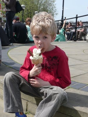 Media_httplh4ggphtcomtbull001scgx5u9x4piaaaaaaaac7cjslwiaqgt8gs400p1020905jpg_lhcaawsxcfavoik