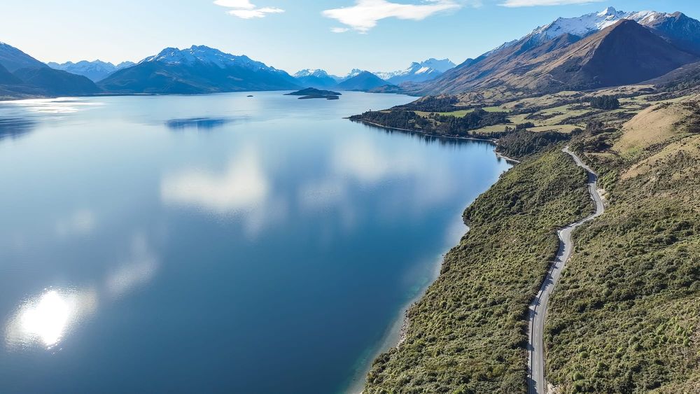 Lake Wakatipu coastline post image