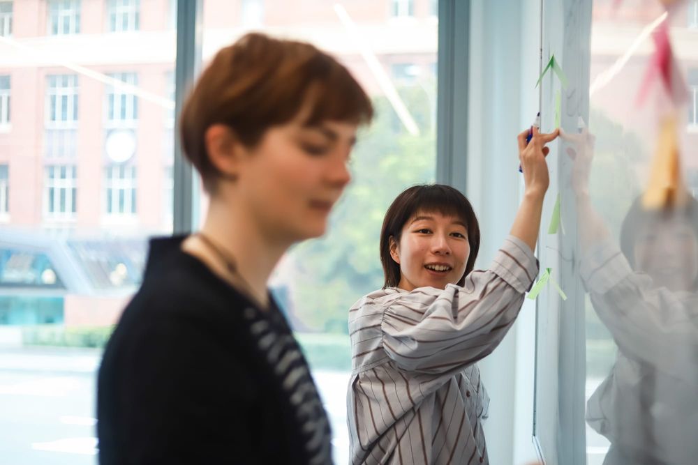 Collaborative brainstorming in action post image