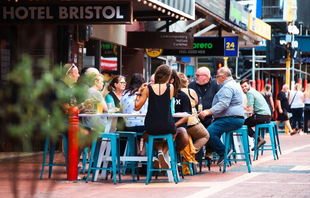 Group dining outdoors in Wellington post image