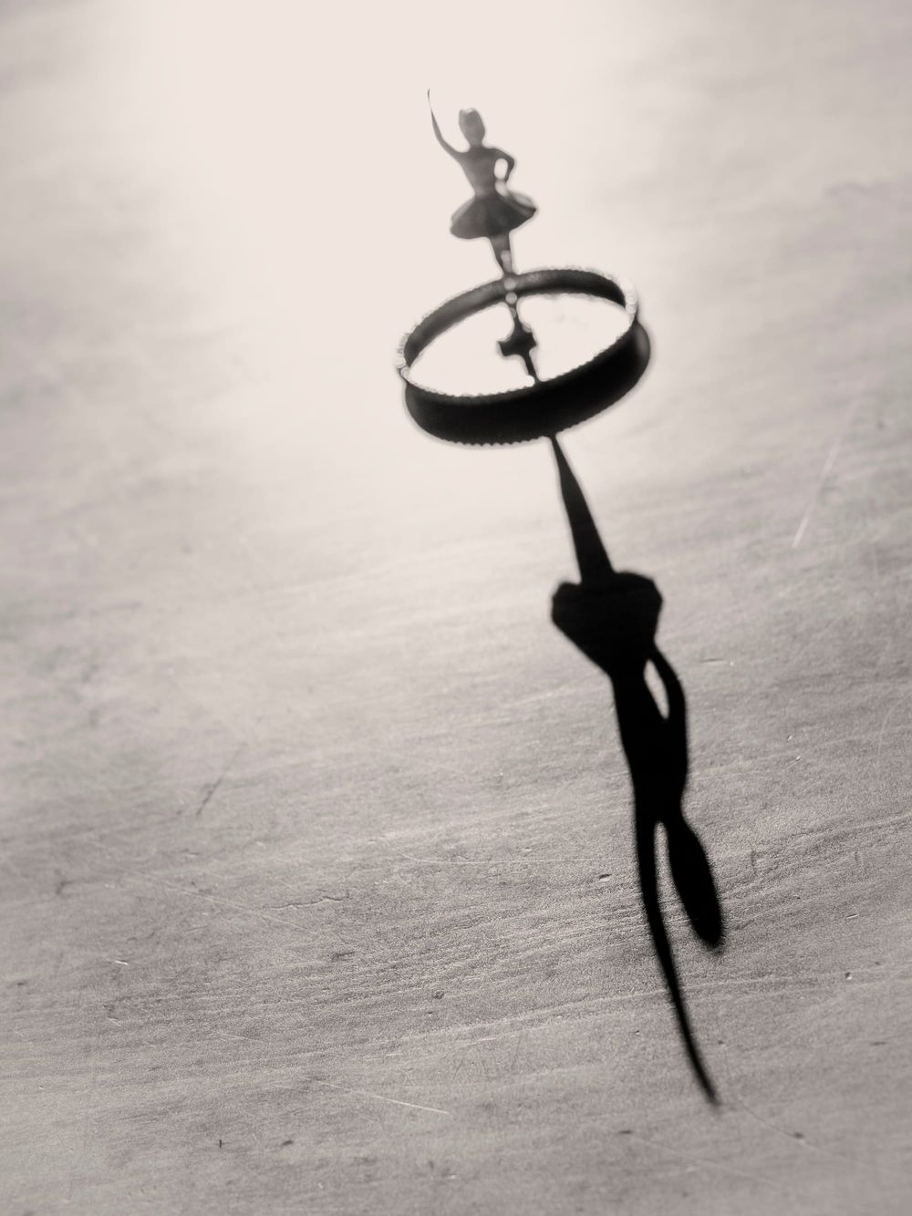 Ballerina figurine shadow post image