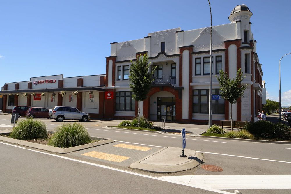 Eastons hotel, Foxton post image