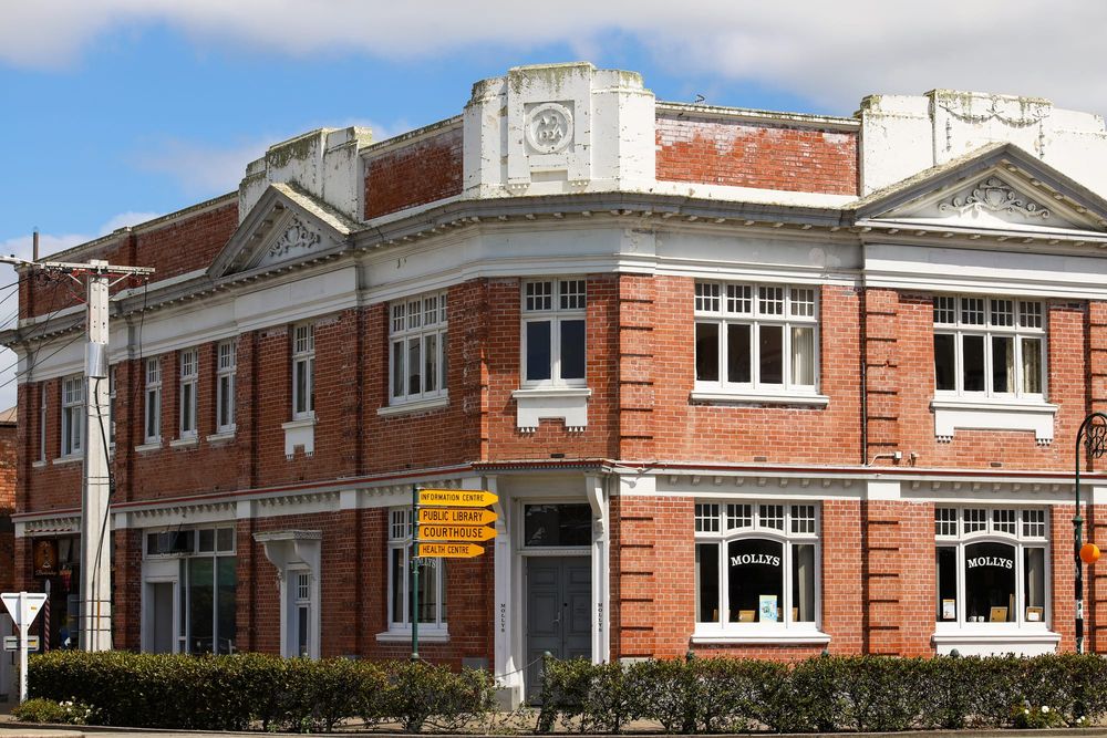Molly’s corner signpost, Marton post image
