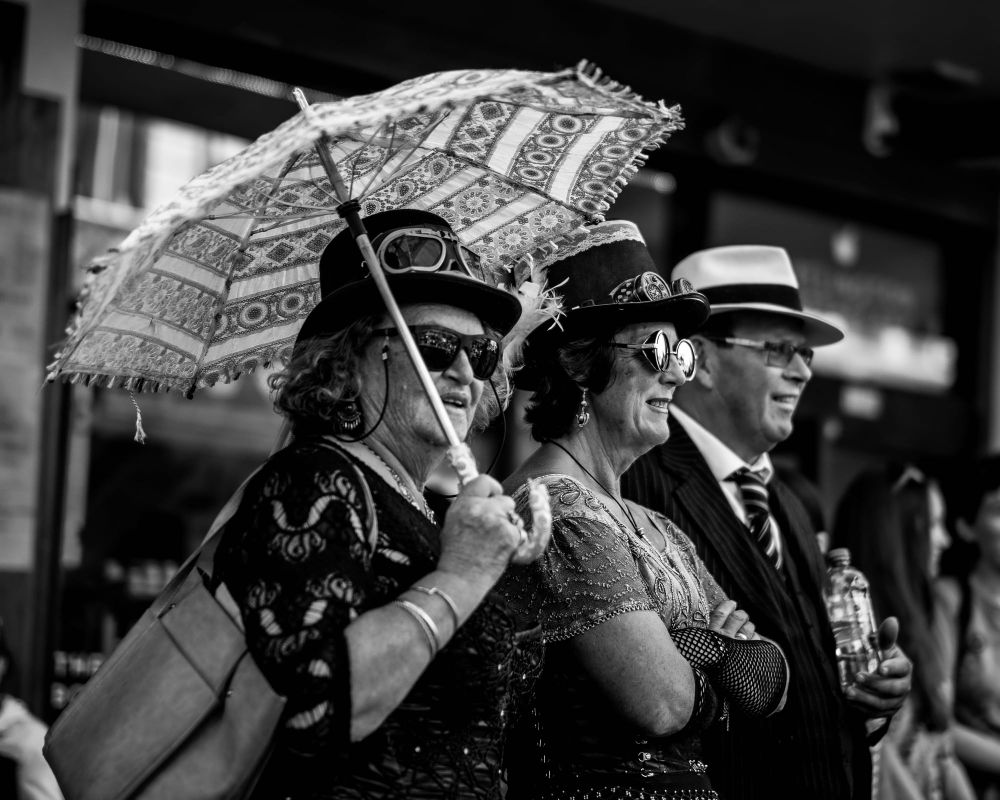 Group portrait with parasol post image