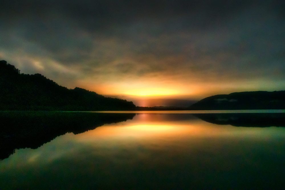 Lake Mapourika light post image