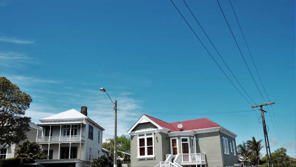 Two residential houses post image
