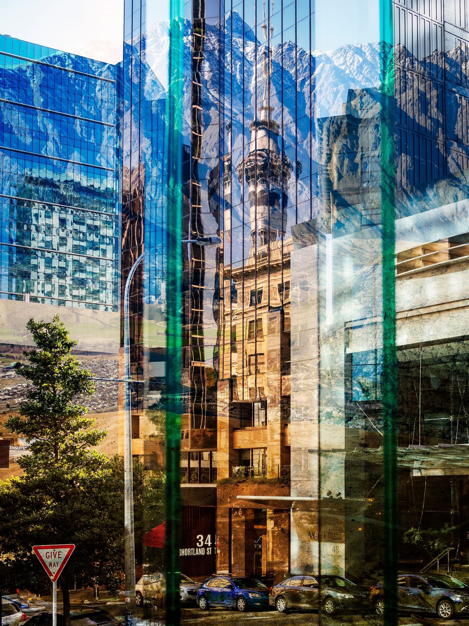 Queenstreet queenstown city mountains