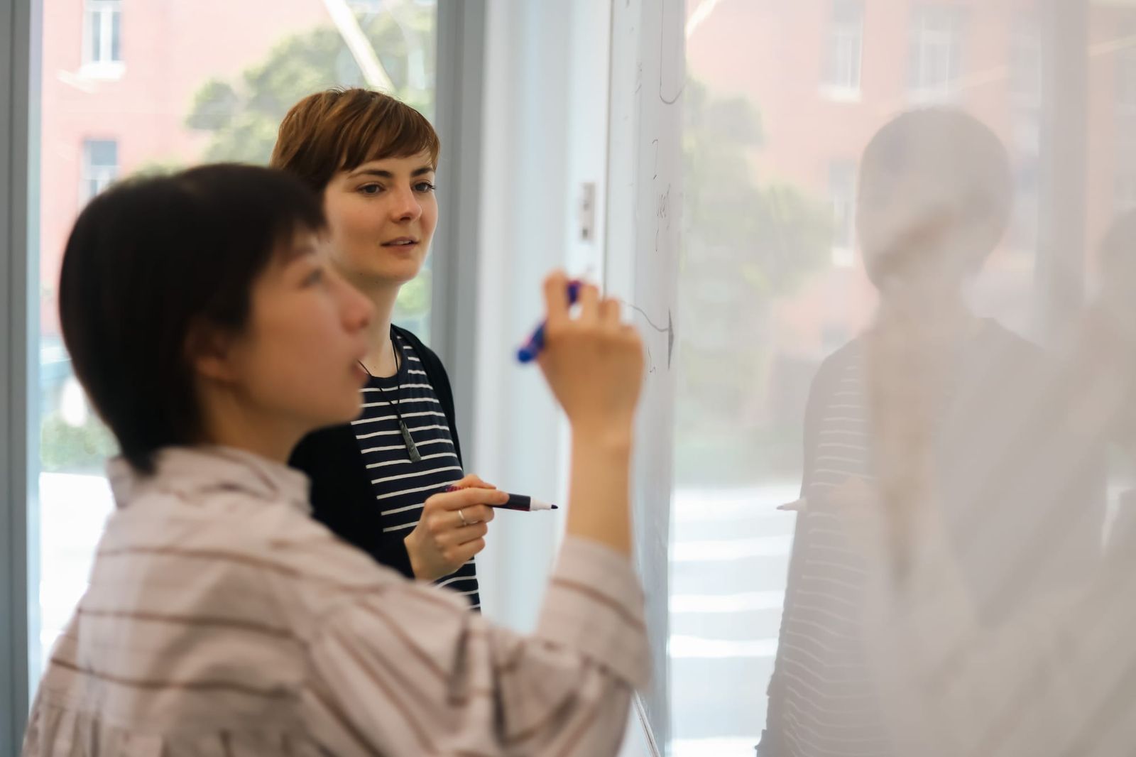Guiding through ideas on the whiteboard