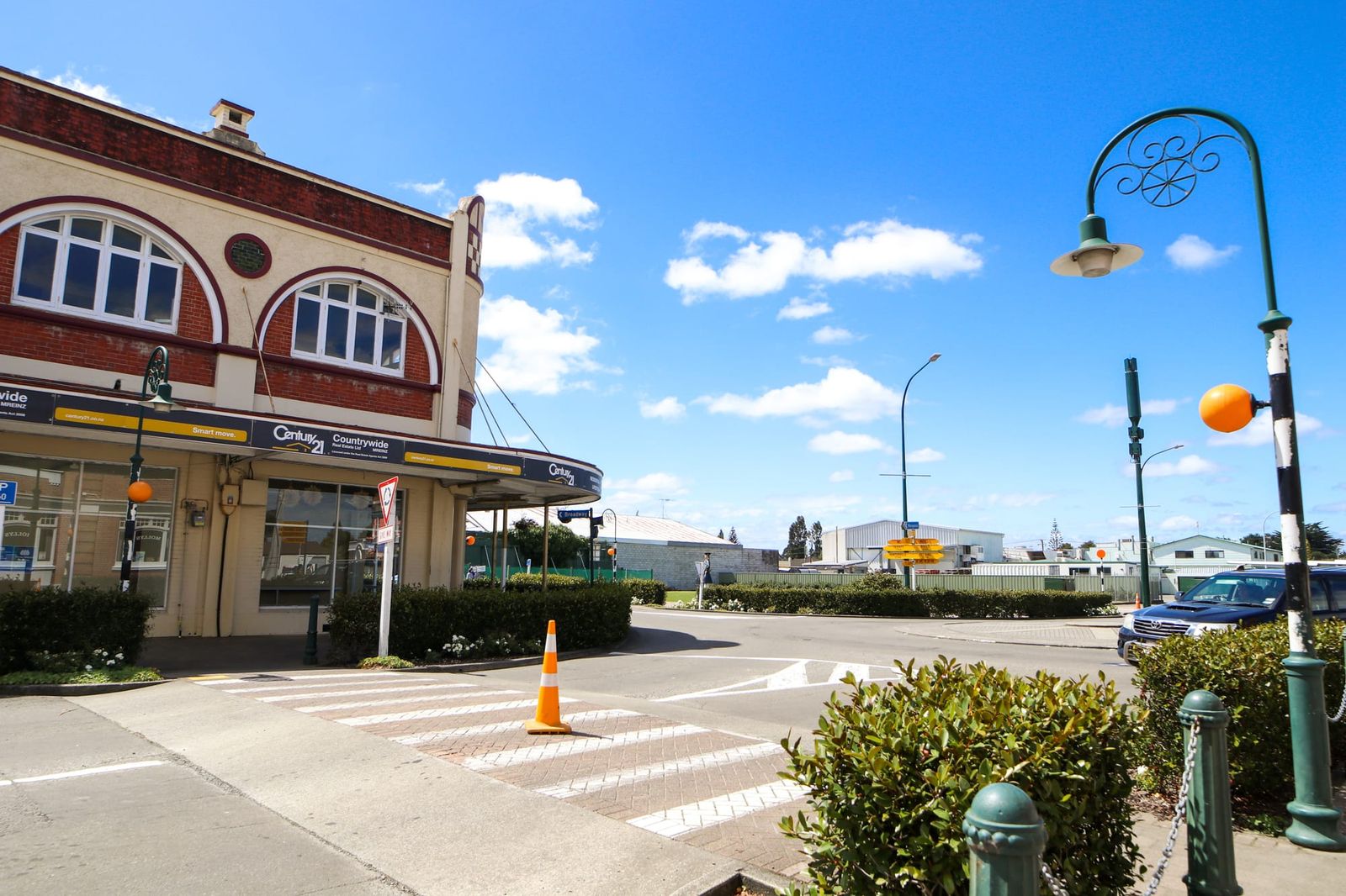 Century 21 crosswalk, Marton