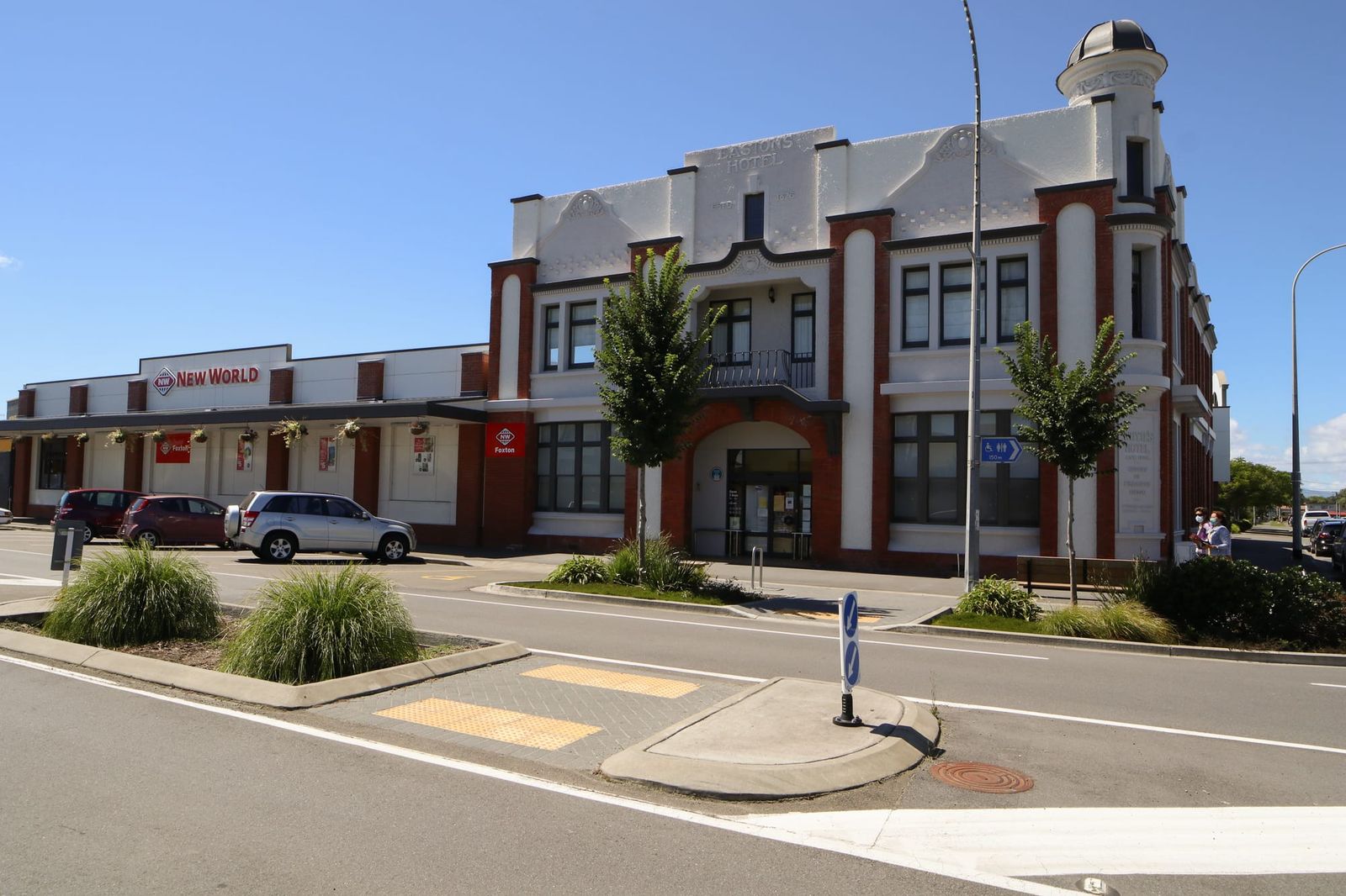 Eastons hotel, Foxton