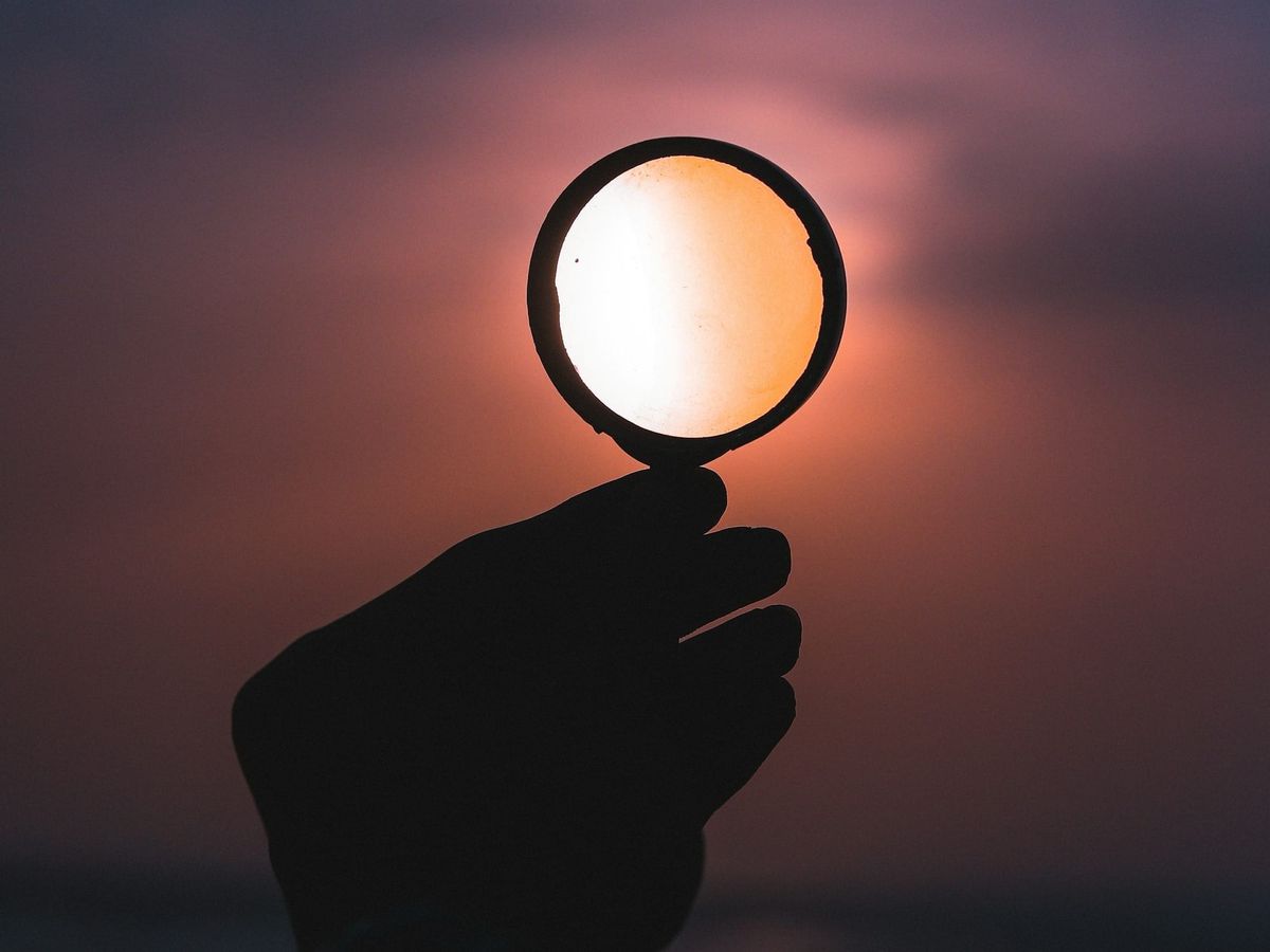 Miksi faktat ovat mielenmuutoksen huonoin työkalu (ja mitä tehdä sen sijaan)